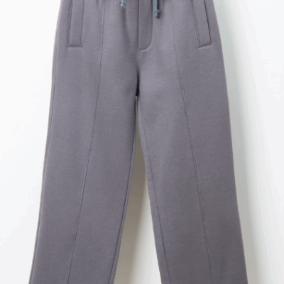 Pantalón con bolsillo ojal y recorte